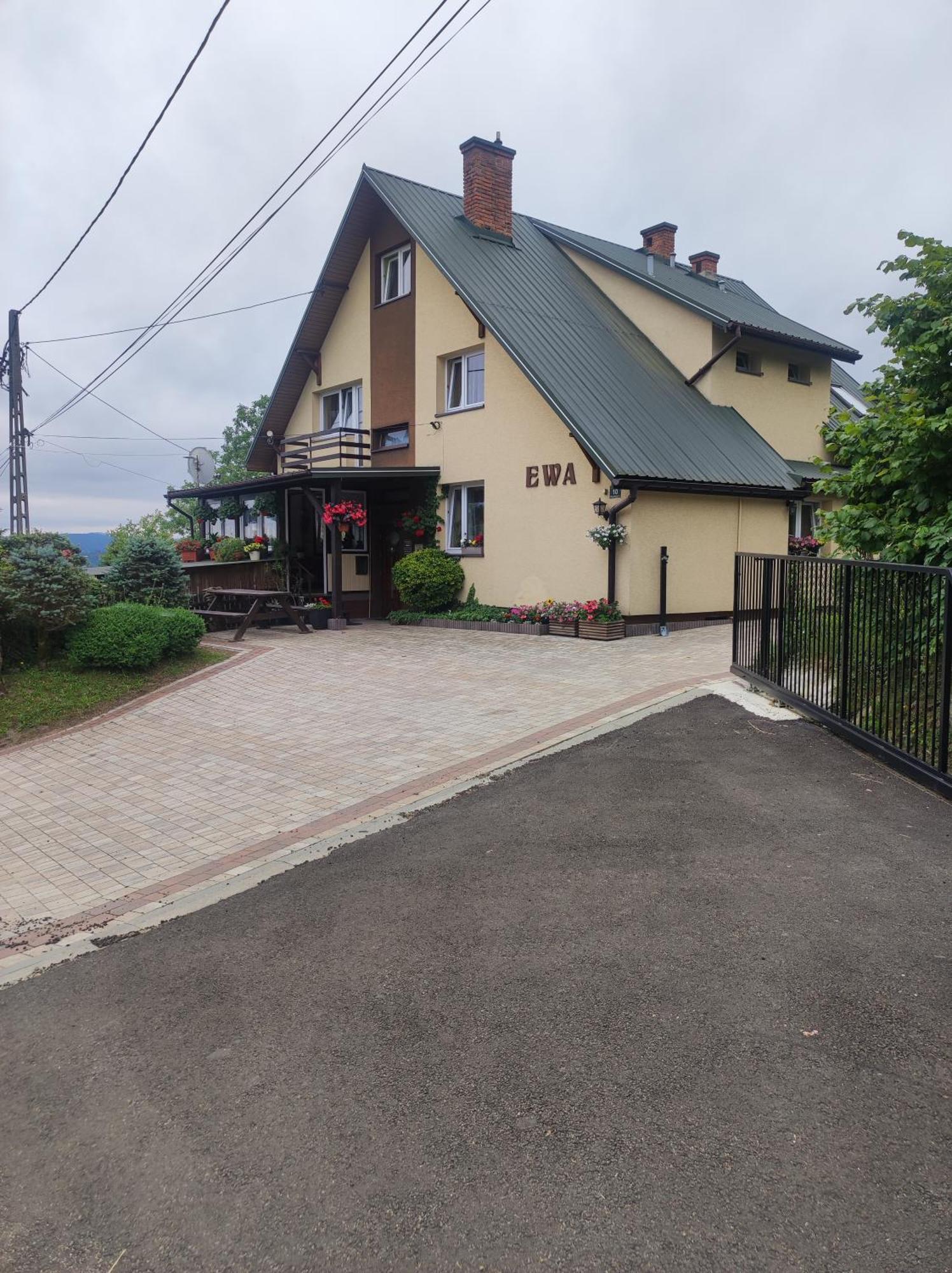 Dom Goscinny Ewa - Noclegi W Polanczyku Экстерьер фото